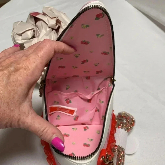 COPY - STRAWBERRY🍓SHORTCAKE Cake Slice Purse,Crossbody. NWT. - Picture 6 of 6